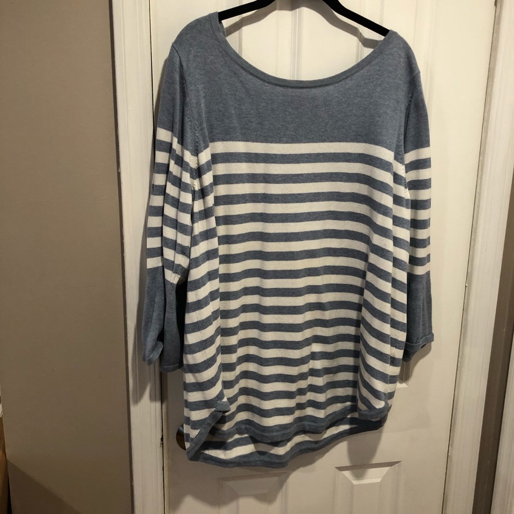 1x Jeanne Pierre sweater with bell sleeves